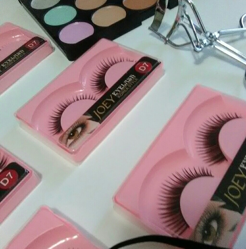Hot 15 Color Concealer Palette Reusable Lashes + 9 - Picture 3 of 5